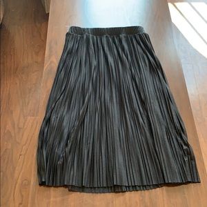 Black midi skirt